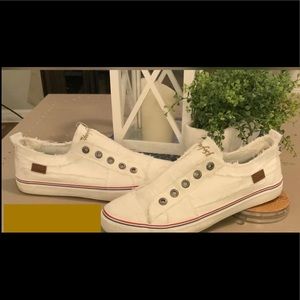 White blowfish shoes